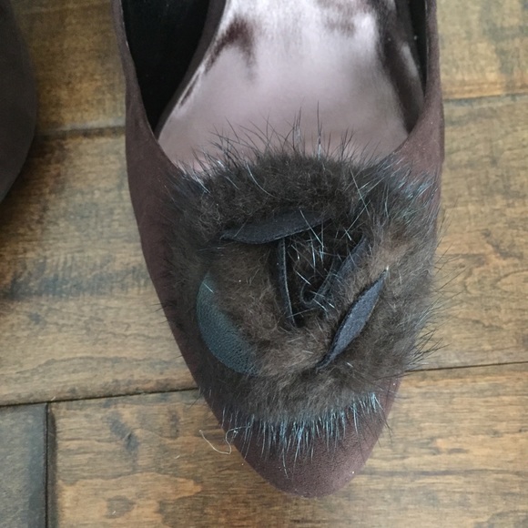 Cute Brown Suede Pumps - Faux Fur Detail - Picture 3 of 8